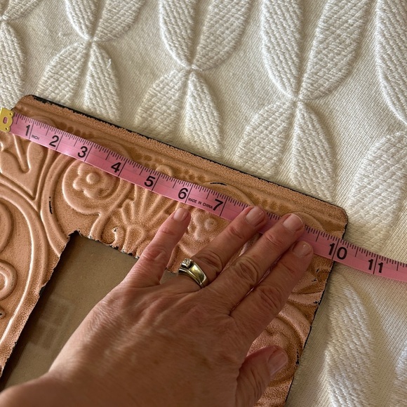 Vintage-Inspired beautiful metal frame in coral pink. Holds 3x5 photo. - Picture 5 of 8